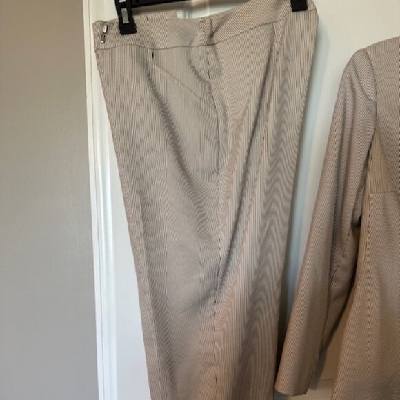 JOHN MEYER BEIGE PINSTRIPE SEERSUCKER 2PC PANTSUIT - SZ 12 - Picture 3 of 6